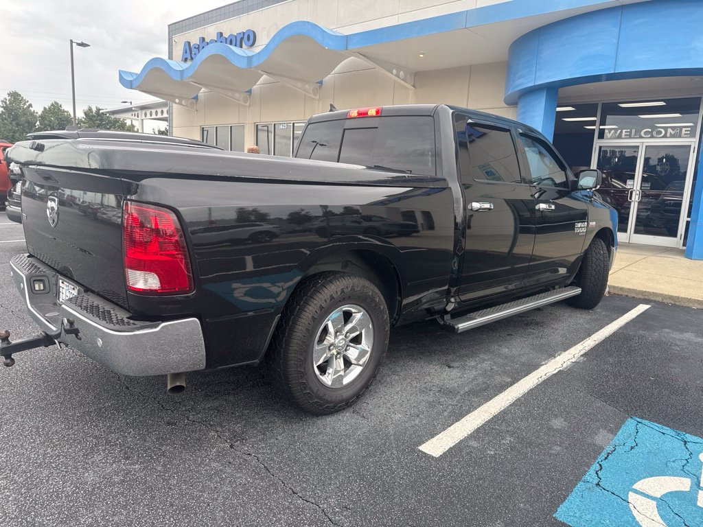 Used 2020 RAM 1500 Classic SLT w/ Luxury Group RWD image 3