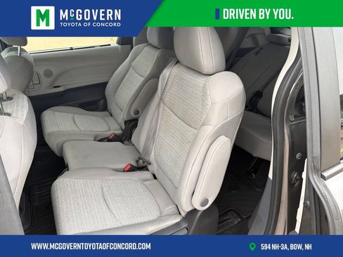 Used 2023 Toyota Sienna LE AWD/4WD image 13
