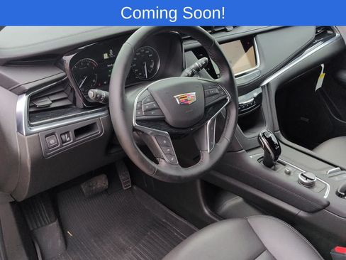 Used 2025 Cadillac XT5 Premium Luxury AWD/4WD image 2