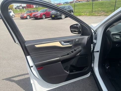 Used 2022 Ford Escape Titanium w/ Titanium Elite Package AWD/4WD image 27