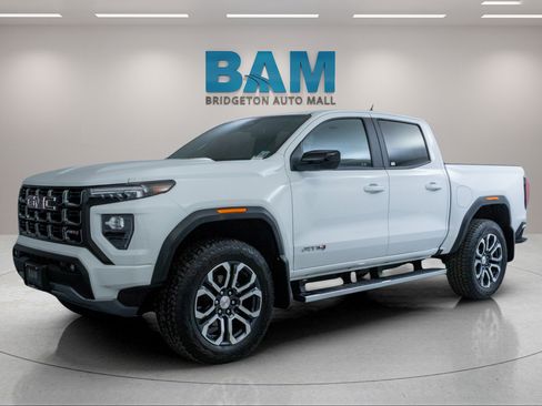 Certified 2023 GMC Canyon AT4 w/ AT4 Premium Package AWD/4WD image 3