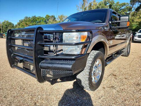 Used 2011 Ford F250 Lariat w/ Lariat Ultimate Pkg image 4