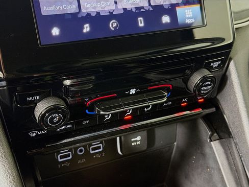 Used 2023 Jeep Grand Cherokee Laredo RWD image 23