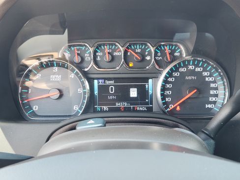 Used 2018 Chevrolet Tahoe LT w/ Luxury Package RWD image 16
