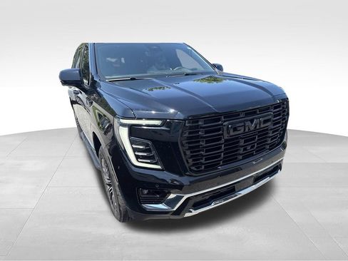 Used 2025 GMC Yukon Elevation w/ Technology Package AWD/4WD image 4