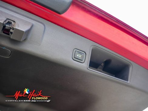 Used 2022 GMC Terrain AT4 w/ Infotainment Package II image 9