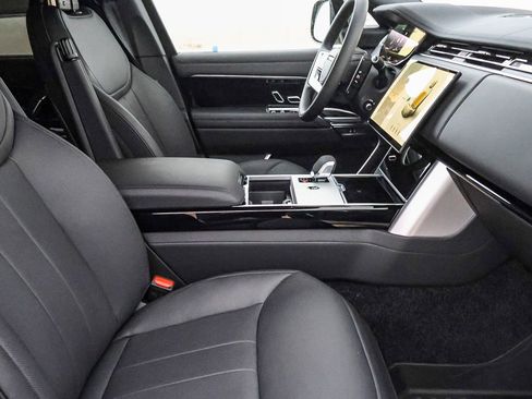 New 2025 Land Rover Range Rover SE image 18