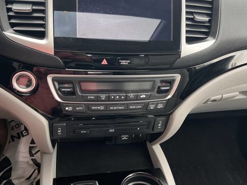 Used 2016 Honda Pilot Touring image 25