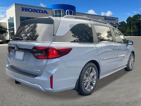 New 2026 Honda Odyssey Touring image 4