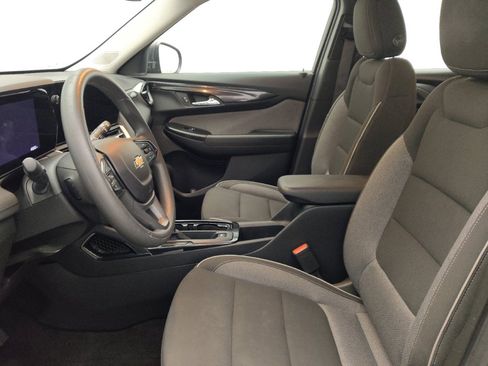 Used 2024 Chevrolet TrailBlazer LS FWD image 17