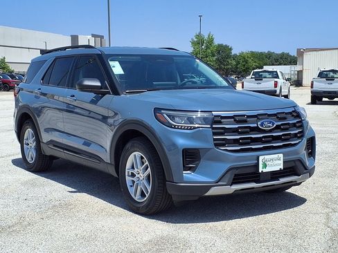 New 2026 Ford Explorer Active RWD image 3