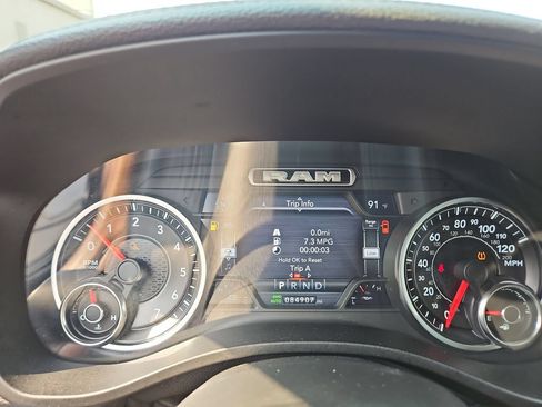 Used 2019 RAM 1500 Laramie w/ Sport Appearance Package AWD/4WD image 16
