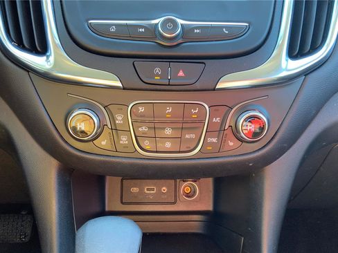 Used 2024 Chevrolet Equinox LT image 34