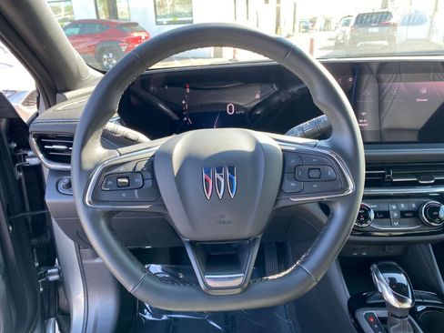 Used 2025 Buick Envista Sport Touring image 28