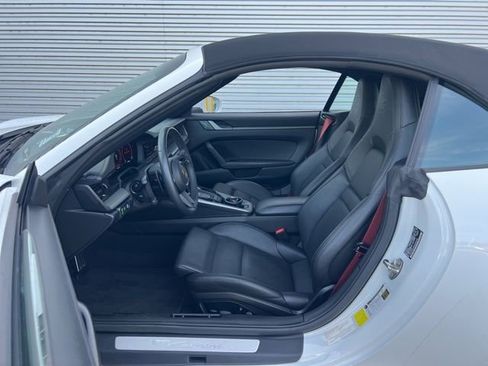 Used 2025 Porsche 911 Carrera image 17
