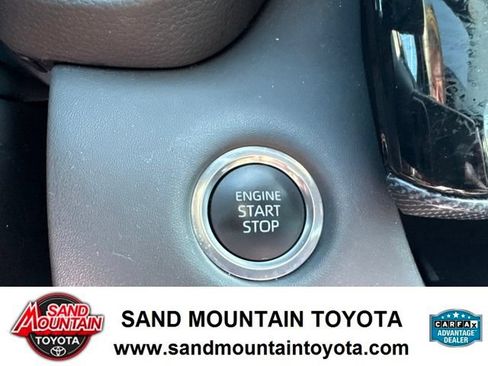 Used 2025 Toyota Highlander XSE AWD/4WD image 19