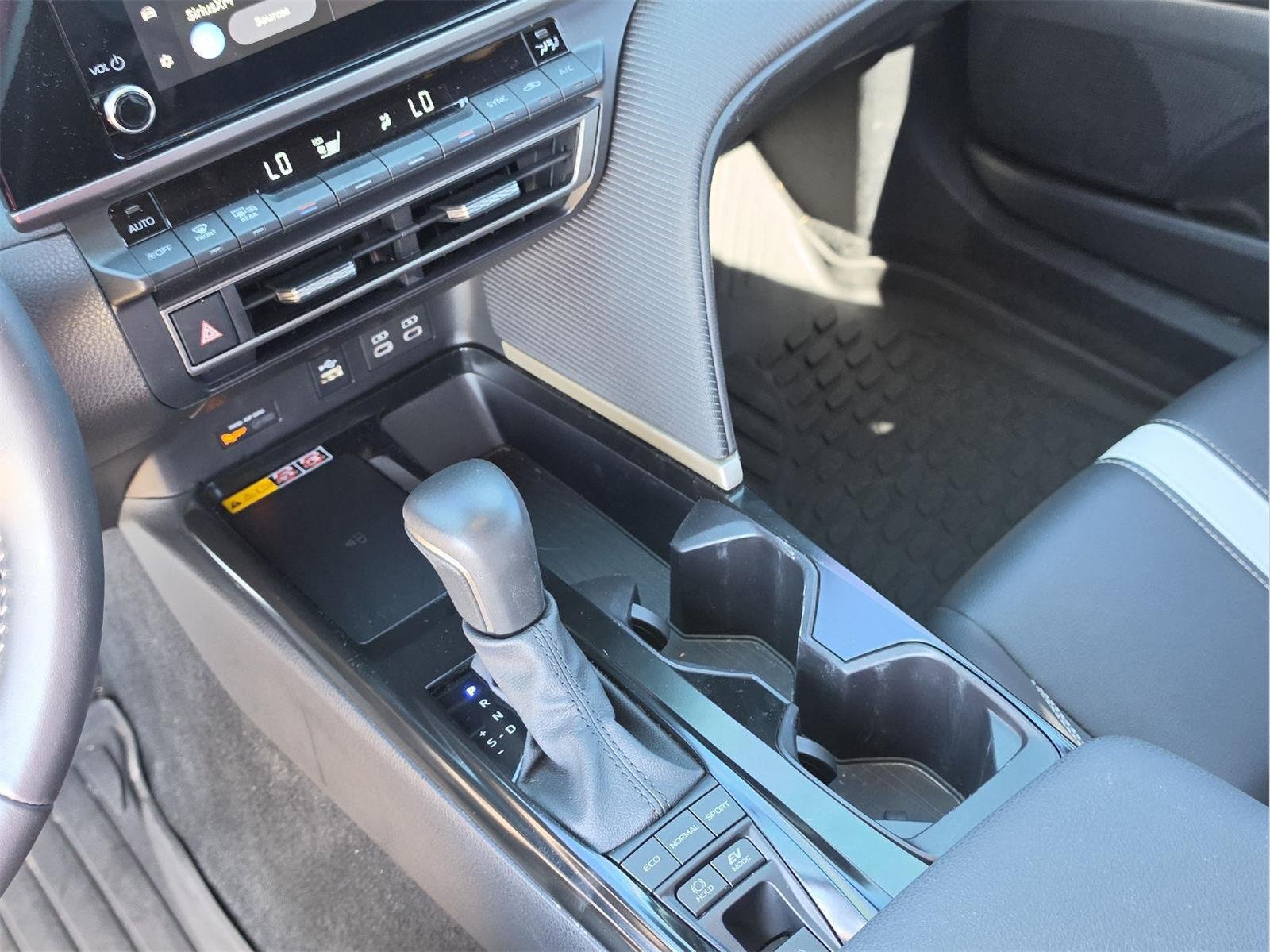 Used 2025 Toyota Camry SE FWD image 19