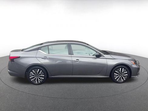 Used 2025 Nissan Altima 2.5 SV image 16