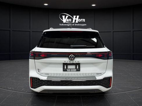 Used 2026 Volkswagen Tiguan SEL R-Line AWD/4WD image 6