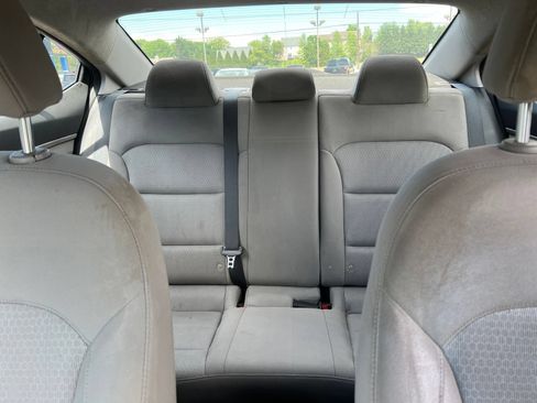 Used 2017 Hyundai Elantra SE FWD image 18