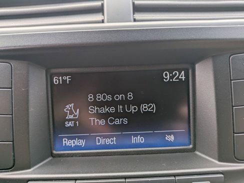 Used 2018 Ford Explorer XLT image 25