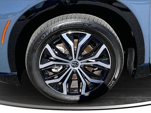 Used 2025 Toyota Crown Signia image 34