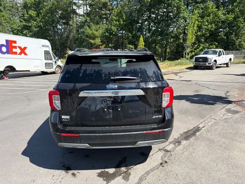 Used 2023 Ford Explorer XLT w/ Equipment Group 202A AWD/4WD image 6