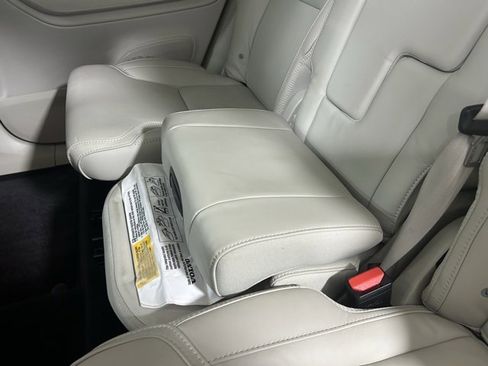 Used 2024 Volvo XC90 B6 Ultimate w/ Lounge Package image 8