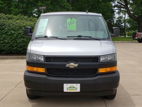 Used 2018 Chevrolet Express 2500 w/ Driver Convenience Package RWD image 9