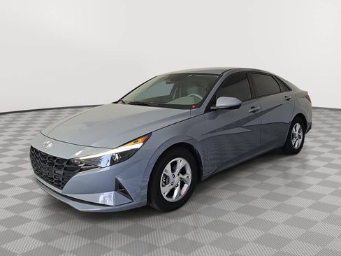 Used 2021 Hyundai Elantra SE FWD image 4