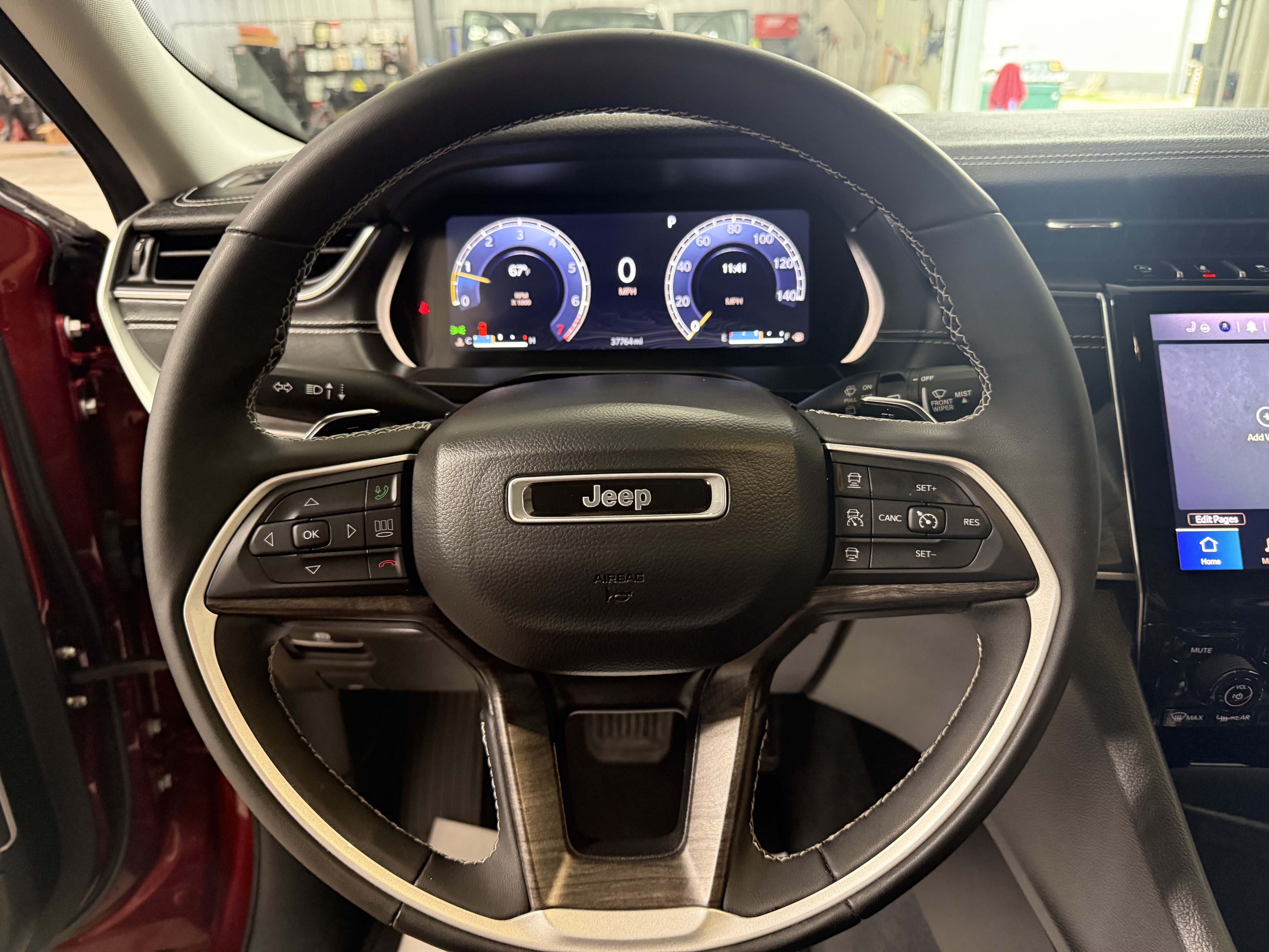 Used 2023 Jeep Grand Cherokee L Limited w/ Black Appearance Package AWD/4WD image 22