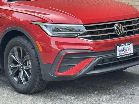 Used 2023 Volkswagen Tiguan SE FWD image 4