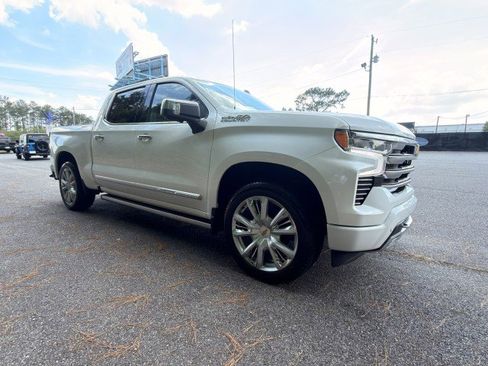 Used 2024 Chevrolet Silverado 1500 High Country w/ Technology Package AWD/4WD image 4