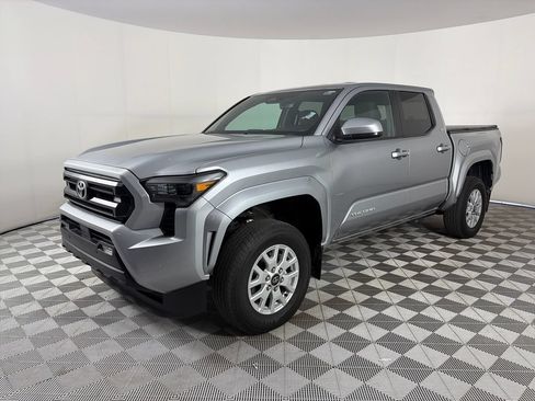 Used 2024 Toyota Tacoma SR5 AWD/4WD image 3