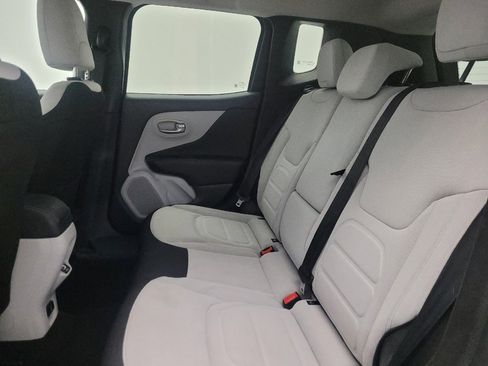 Used 2022 Jeep Renegade Latitude w/ Convenience Group AWD/4WD image 18