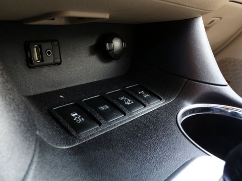 Used 2016 Toyota Highlander Limited image 27