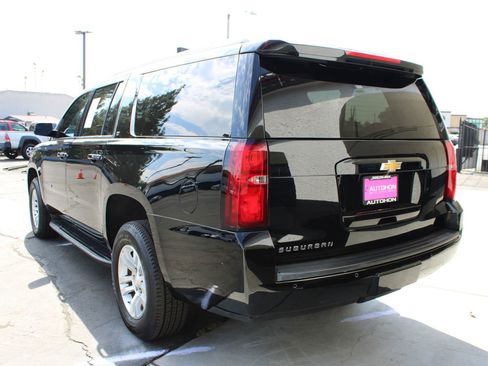 Used 2019 Chevrolet Suburban LT image 9