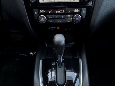 Used 2016 Nissan Rogue SV w/ SV Premium Package AWD/4WD image 14