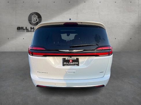 New 2026 Chrysler Pacifica Pinnacle w/ Trailer Tow Group AWD/4WD image 7