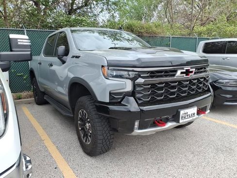 Used 2024 Chevrolet Silverado 1500 ZR2 w/ Technology Package image 4