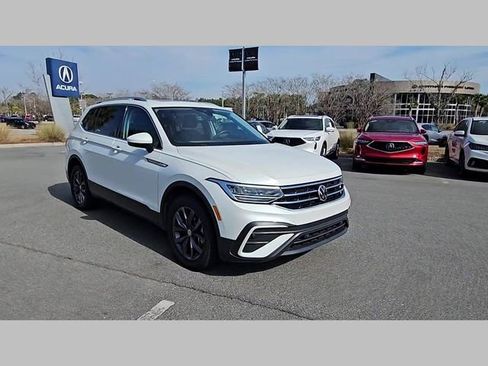 Used 2023 Volkswagen Tiguan SE w/ Panoramic Sunroof Package image 31