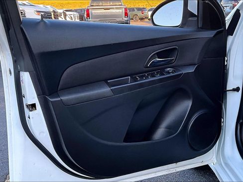 Used 2015 Chevrolet Cruze LT FWD image 17