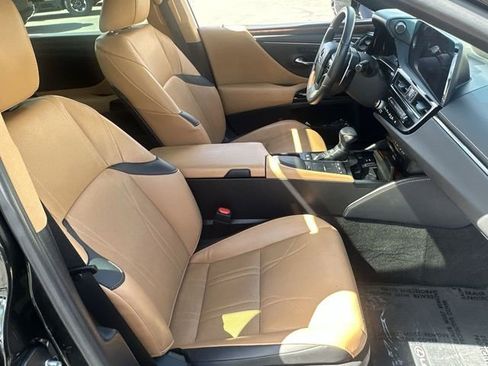 Used 2022 Lexus ES 300h w/ Accessory Package image 29