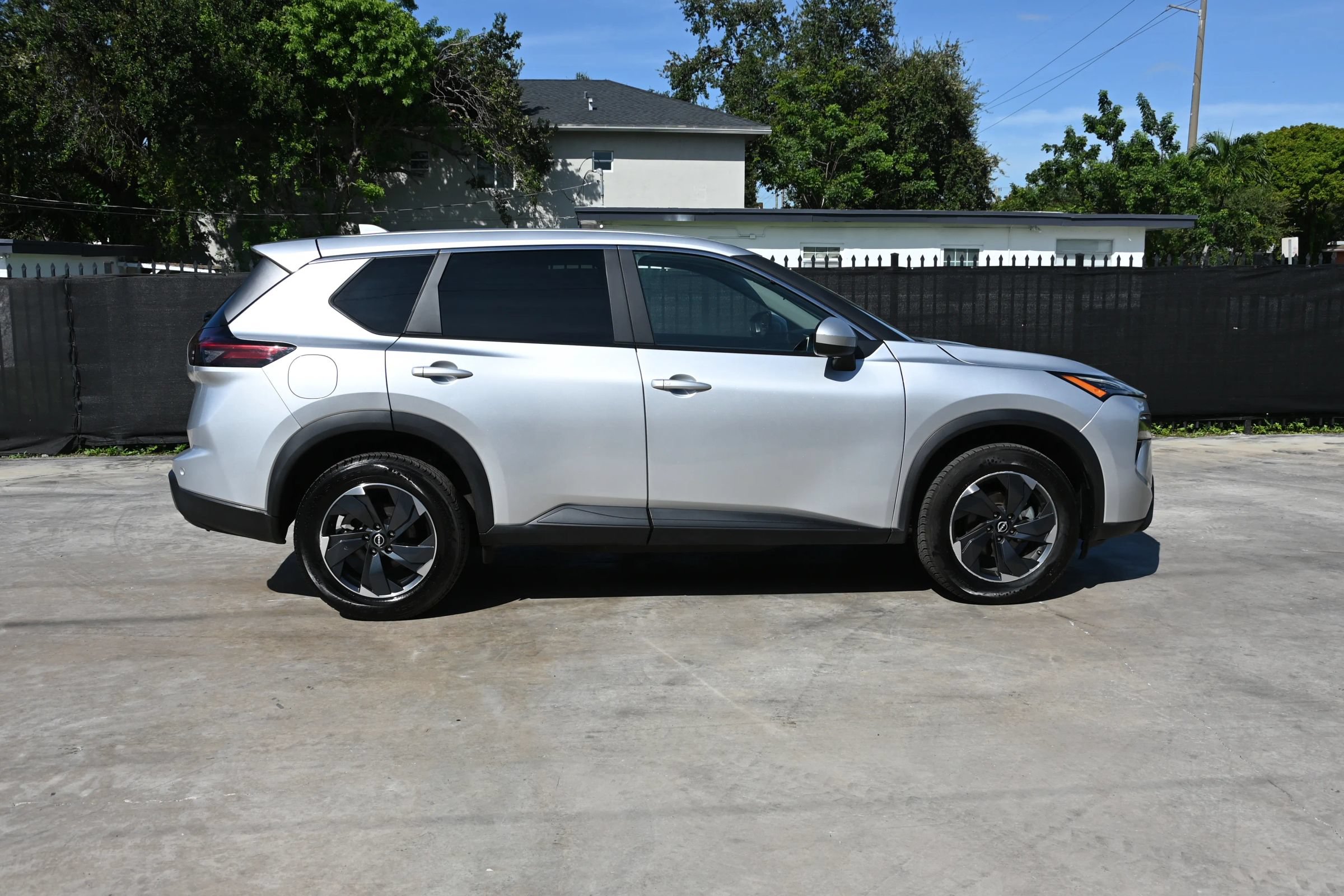 Used 2025 Nissan Rogue SV AWD/4WD image 7