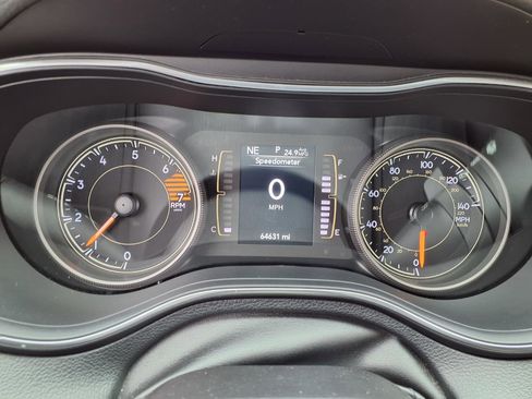 Used 2019 Jeep Cherokee Latitude w/ Cold Weather Group AWD/4WD image 15