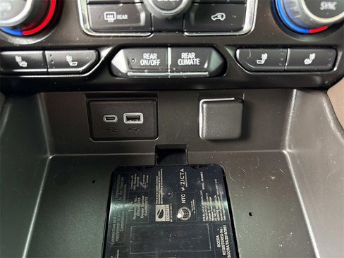 Used 2021 Chevrolet Suburban LT image 22