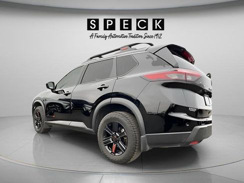 Used 2025 Nissan Rogue SV image 3