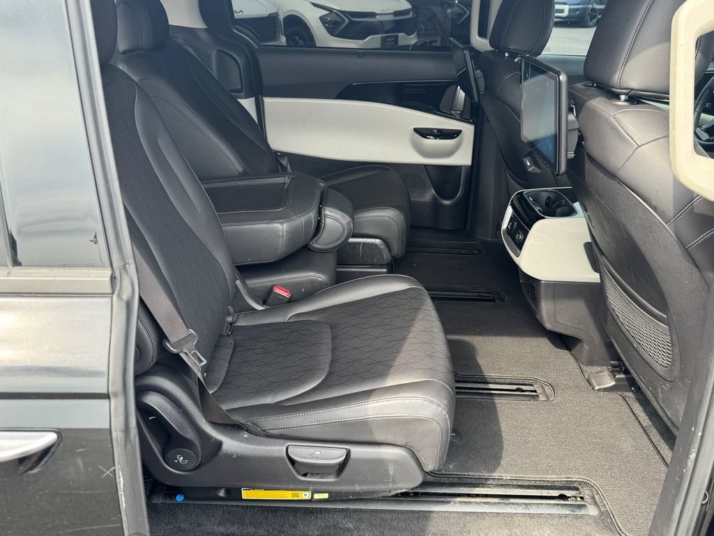 Used 2024 Kia Carnival SX FWD image 32