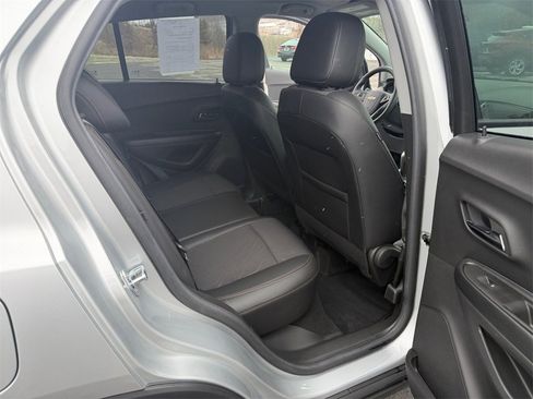 Certified 2022 Chevrolet Trax LT w/ Driver Confidence Package image 27