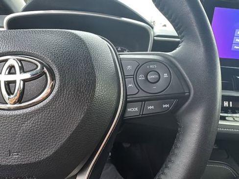 Used 2024 Toyota Corolla SE w/ SE Package image 18